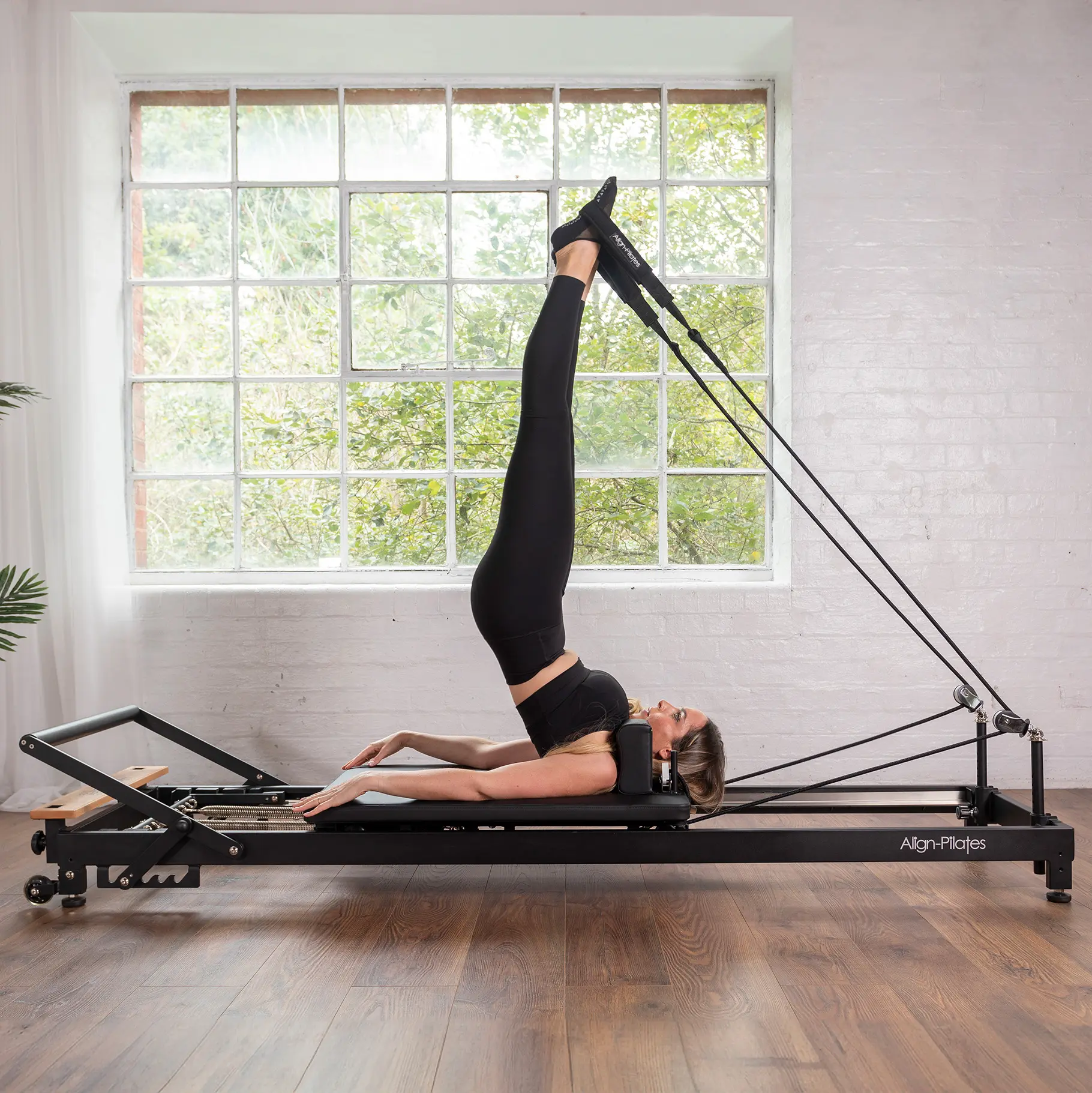 PAPREFORMERR8-align-pilates-r8-pro-reformer-2.webp